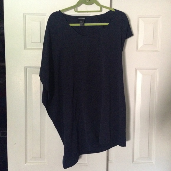 Asymmetrical sleeve dress