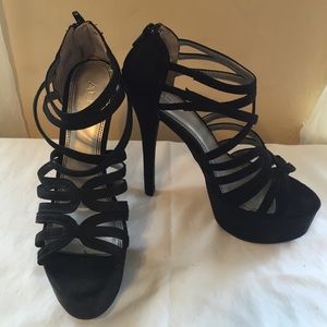 Strappy Black Aldo platform pumps