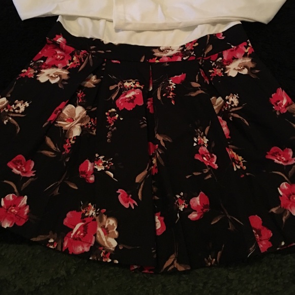 Floral mini dress - Picture 3 of 4