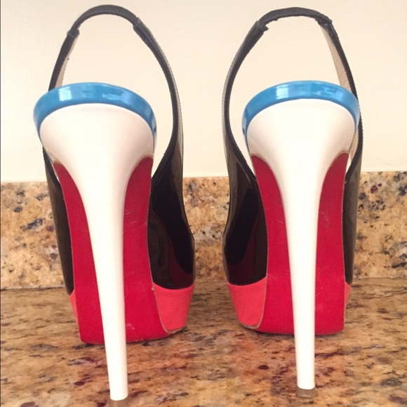 Make an Offer!😍Louboutin Bianca Colorblock heels!