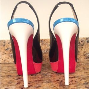 Make an Offer!😍Louboutin Bianca Colorblock heels!