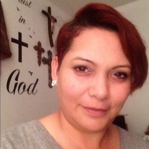 Meet your Posher, Demetria - Picture 1 of 1