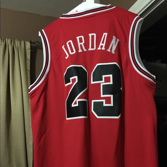 Michael Jordan Chicago Bulls Jersey - Picture 3 of 3