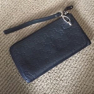 Wristlet/Wallet.
