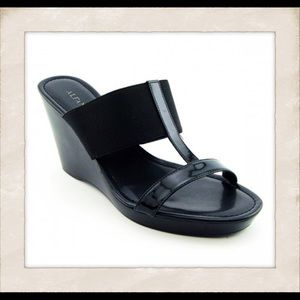 Alfani Journey black wedge, size 6.5
