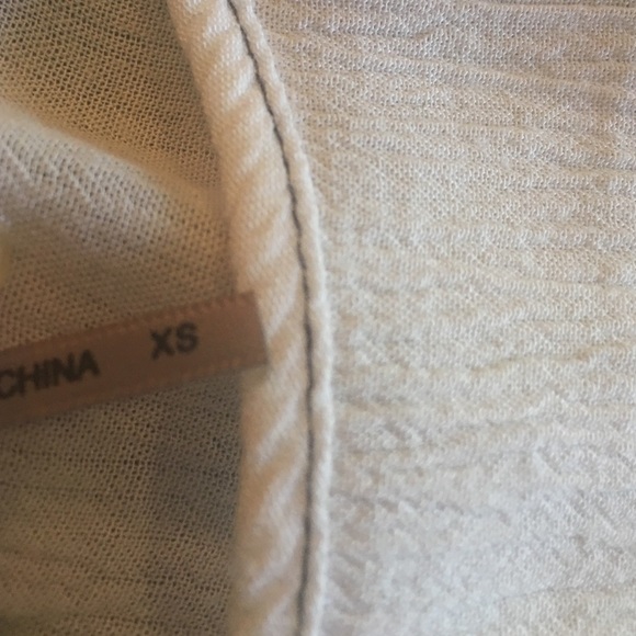 Flowey cropped top😊 - Picture 2 of 3