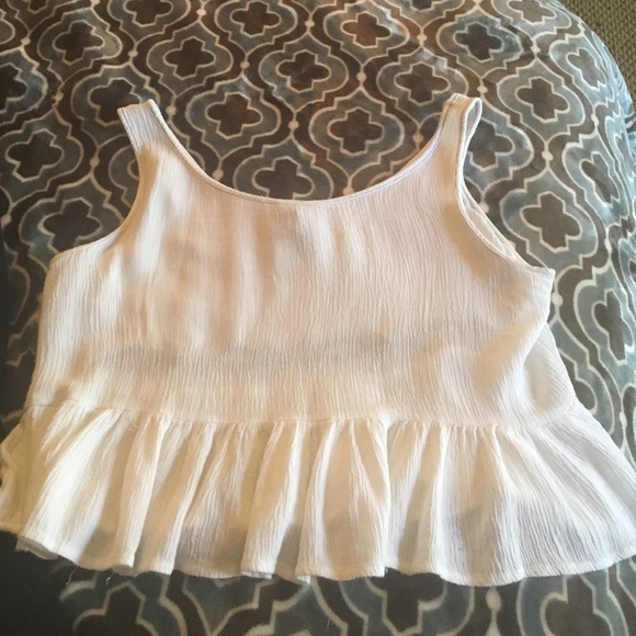 Flowey cropped top😊 - Picture 3 of 3