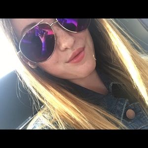 Meet your Posher, Casey