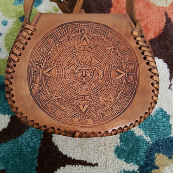 SOLD Vintage Tooled Leather Crossbody bag - Picture 3 of 4