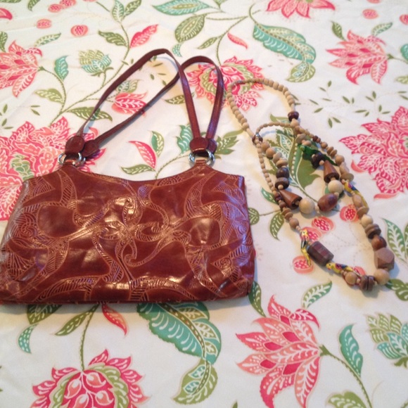 Feeling beachy bag with vintage bird necklaces
