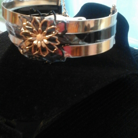 Trendy Choker - Picture 2 of 4