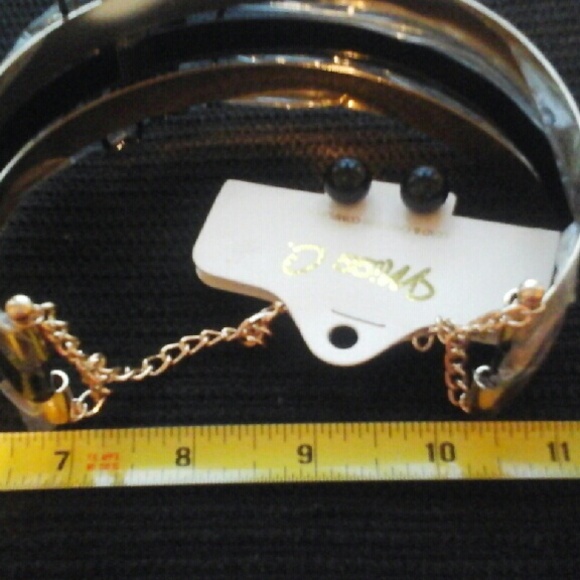 Trendy Choker - Picture 3 of 4