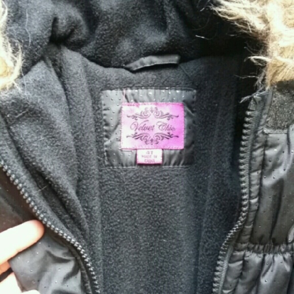 SOLD 4T Girls Puffer jacket - Picture 3 of 3