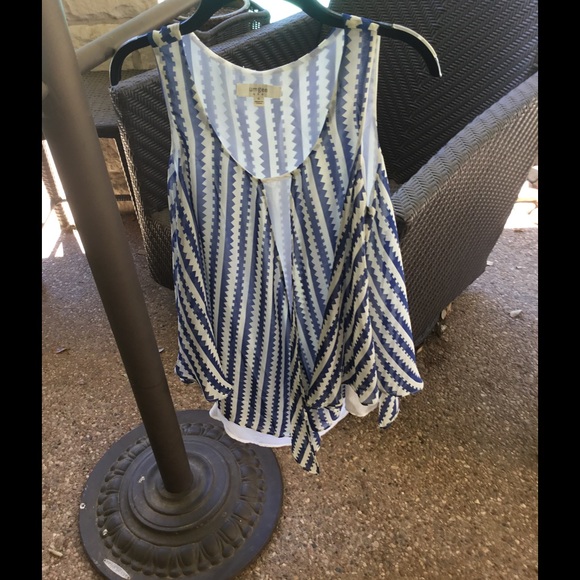 Tops - 😍😍NWOT Cute, flowy sleeveless top😍😍