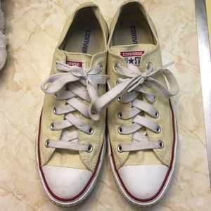 Yellow / creme size 10 women's low top converse