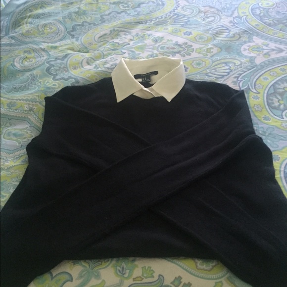 Connected collar on a jet black sweater, size M - Picture 1 of 3