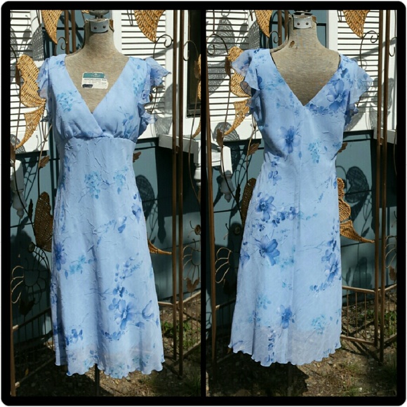 Dresses & Skirts - Pretty Blue Dress