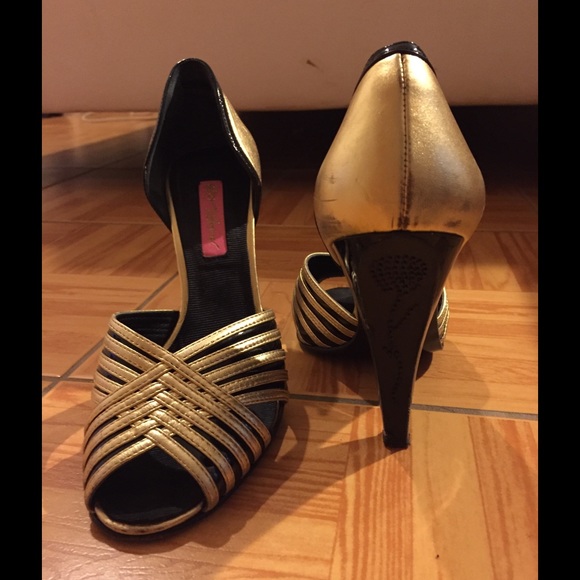 Black and gold Betsey Johnson size 7 - Picture 1 of 2