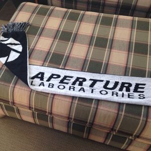 Portal scarf