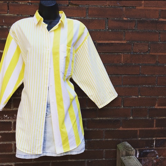 🚫SOLD in BUNDLE🚫 80's Ray of Sunshine Button Up