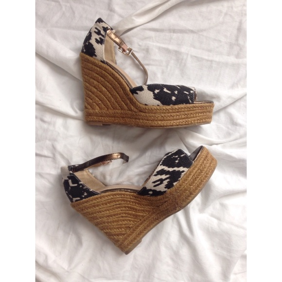 LOFT Shoes - ❗️Lowest Price❗️Ann Taylor LOFT Canvas Wedges