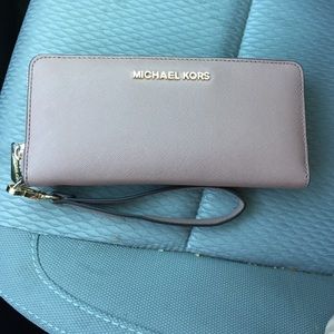 Michael Kors Jet Set Continental Wristlet
