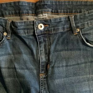 Medium wash stretch denim cropped jeans