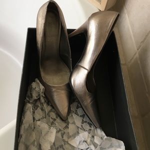 Kenneth Cole Reaction pumps