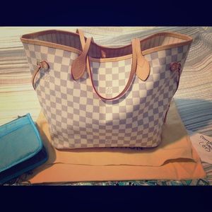 Louis Vuitton Neverfull MM in Damier Azur