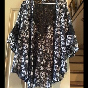 Hot Topic Skull & Rose Print Kimono Top