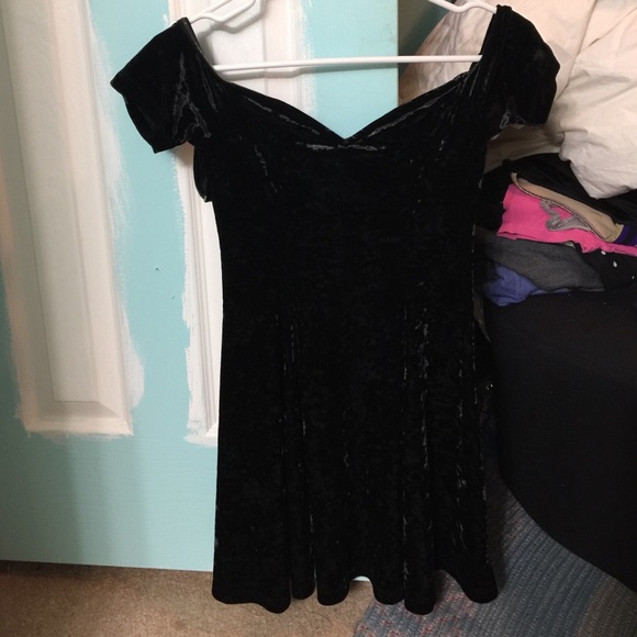 Kendall & Kyle brand black velvet dress