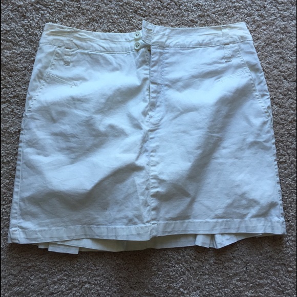 FINAL PRICE Gloria Vanderbilt white skort