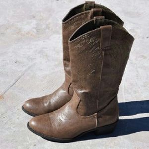 Women's Cowboy boots size 8