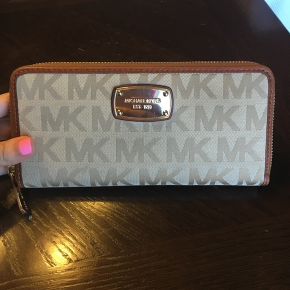 Michael Kors Wallet - Picture 1 of 4