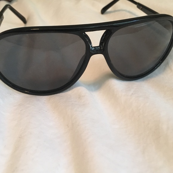 Isaac mizrahi sunglasses - Picture 3 of 3