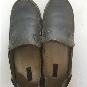 Olukai Nohea Nubuck flat/slide. Dusty green.