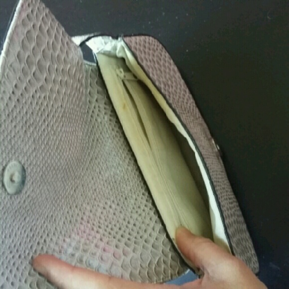 Guess Handbag - Picture 2 of 2