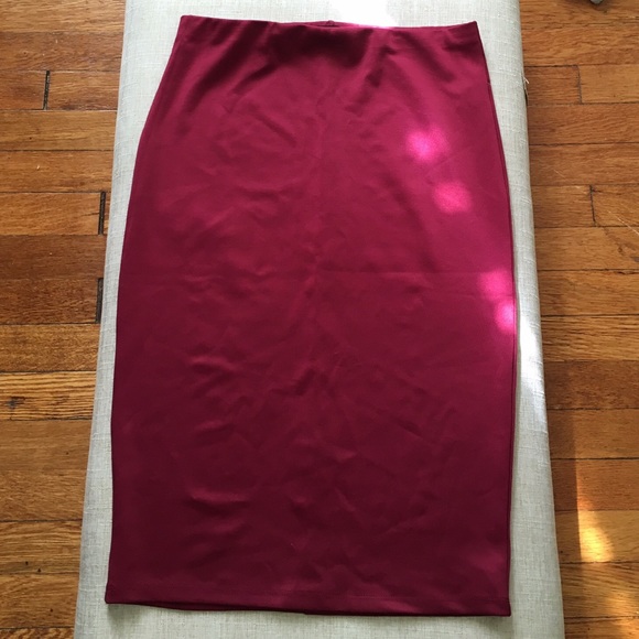 NWT Forever 21 stretch cranberry knee skirt sz LG