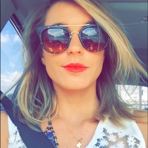 Meet your Posher, Taylor - Picture 4 of 4