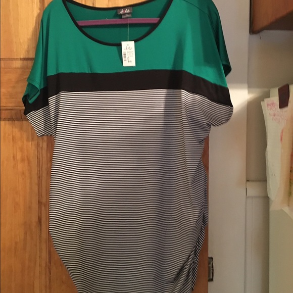 💐 NWT color block tunic w/ruching 💐