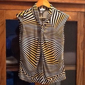 SOLD! Awesome small cap sleeve blouse!