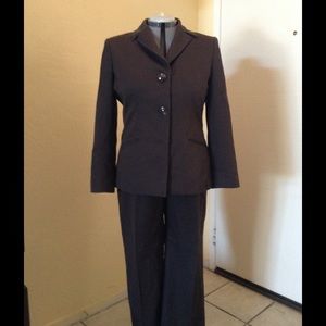 Le Suit 2 piece suit. Look corporate in 2 secs!