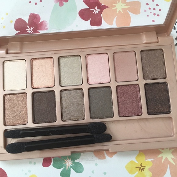 The Blushed Nudes Maybelline Eyeshadow Palette - Picture 2 of 4