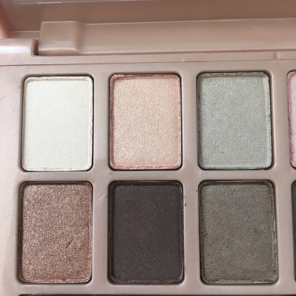 The Blushed Nudes Maybelline Eyeshadow Palette - Picture 3 of 4