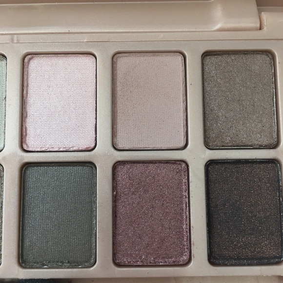 The Blushed Nudes Maybelline Eyeshadow Palette - Picture 4 of 4