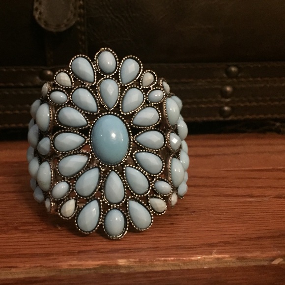 Turquoise stone bracelet