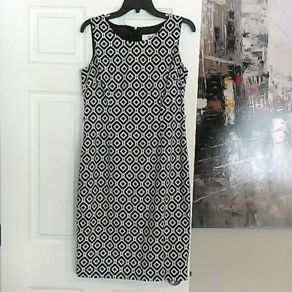 Black and white geometric pattern dress.