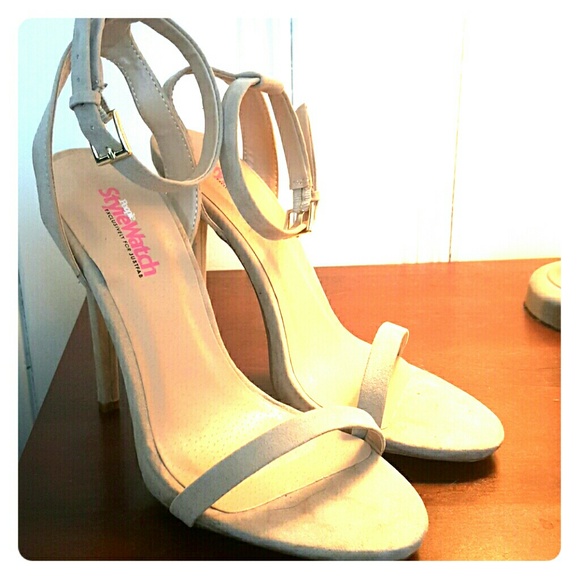 Cute cream colored heels!
