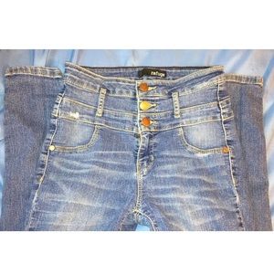 High waisted, Medium wash blue jeans 💕
