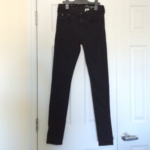 Shaping skinny jeans